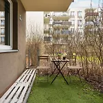 Rakowska Wlochy By Renters 아파트